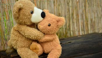Teddy bears hug