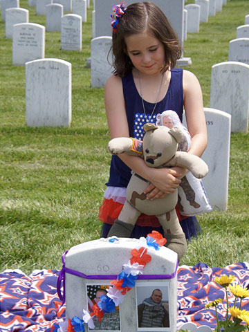Little girl at Arlington Cemetery