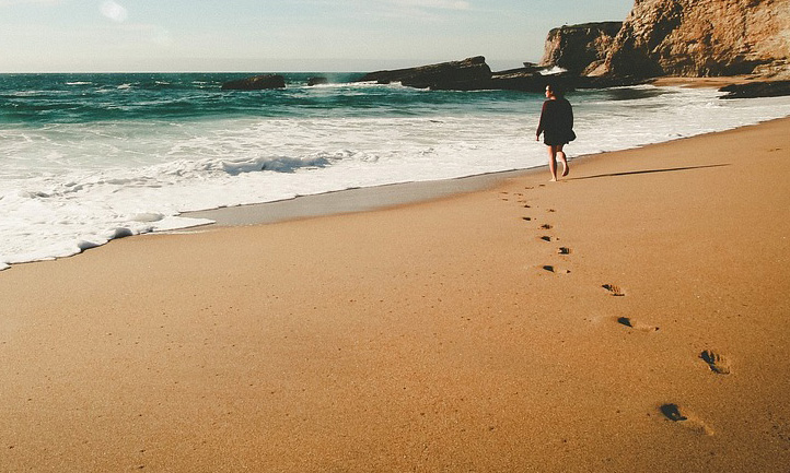 footprints beach