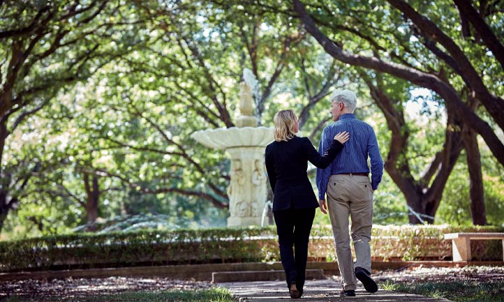 couple at sparkman hillcrest garden