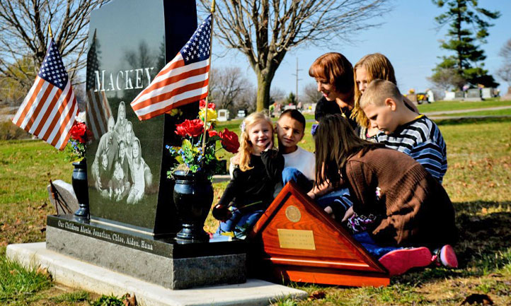 Staff Sergeant Matthew Mackey headstone with Kaanan and children