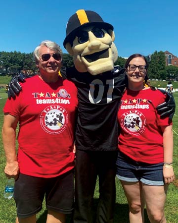 Pittsburgh Steelers mascot, Steely McBeam, poses with surviving family