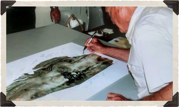 Rene signing the lithograph 