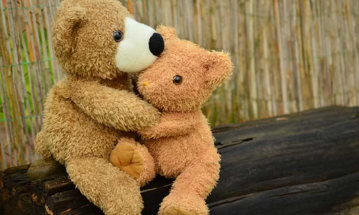 Teddy bears hug